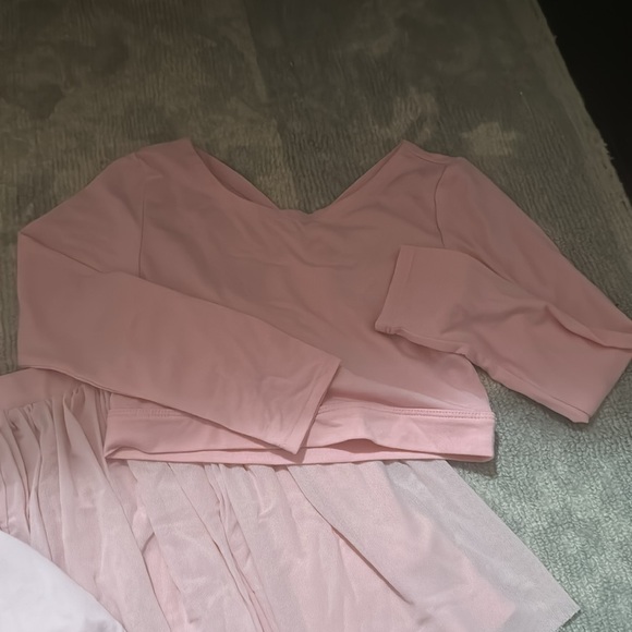 Capezio Pink ballet bag, slippers, skirt, 2 bodysuits and a top! - Picture 9 of 13